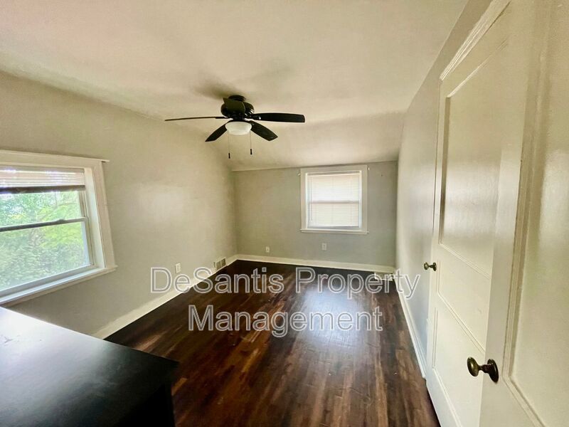 Exquisite 3 Bed, 1 Bath Retreat at 5705 Hilltop, Verona, PA property image
