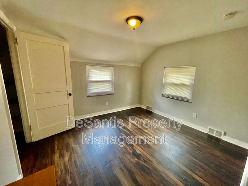 Exquisite 3 Bed, 1 Bath Retreat at 5705 Hilltop, Verona, PA property image