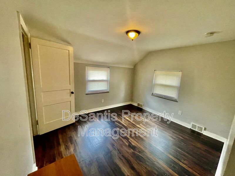 Exquisite 3 Bed, 1 Bath Retreat at 5705 Hilltop, Verona, PA property image