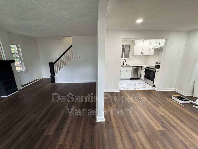 Adorable 2 Bed 1 Bath Home in Brookline W/dedicated office/library space! property image