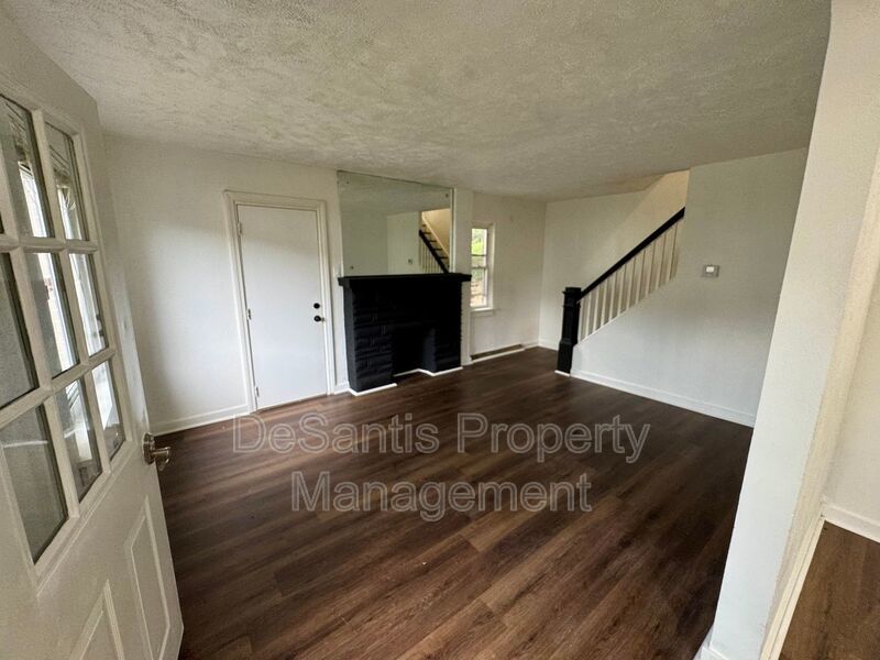 Adorable 2 Bed 1 Bath Home in Brookline W/dedicated office/library space! property image