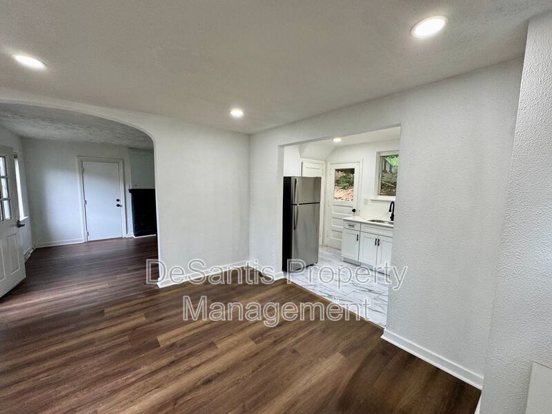 Adorable 2 Bed 1 Bath Home in Brookline W/dedicated office/library space! property image