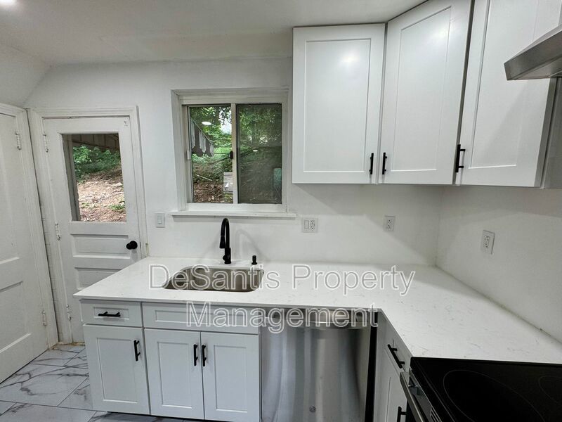 Adorable 2 Bed 1 Bath Home in Brookline W/dedicated office/library space! property image