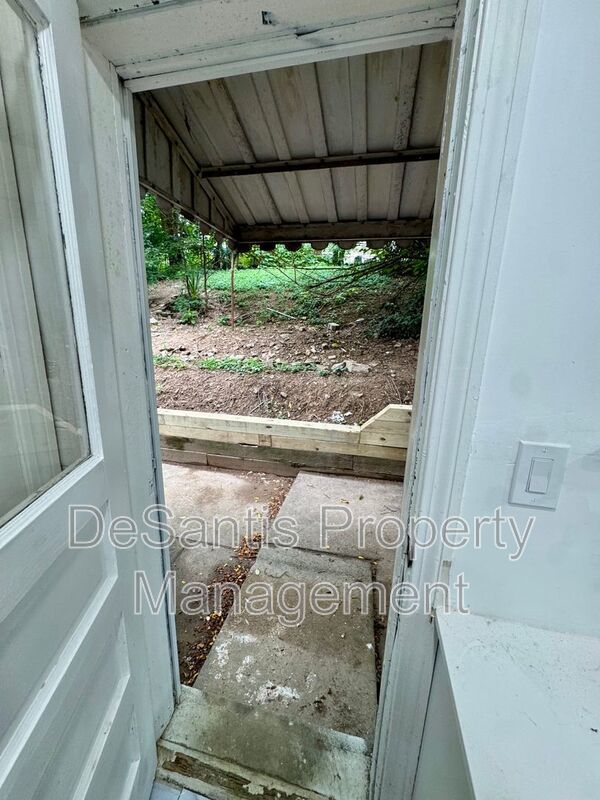 Adorable 2 Bed 1 Bath Home in Brookline W/dedicated office/library space! property image