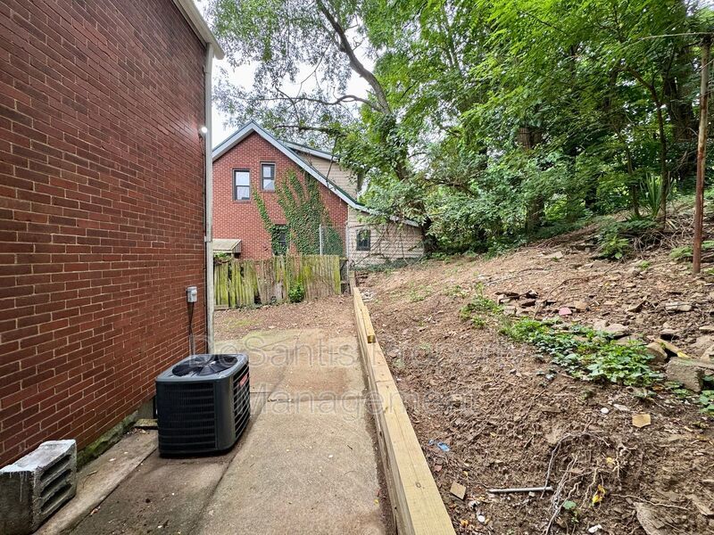 Adorable 2 Bed 1 Bath Home in Brookline W/dedicated office/library space! property image