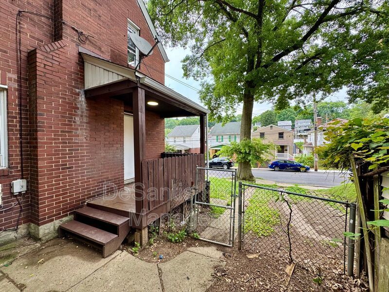 Adorable 2 Bed 1 Bath Home in Brookline W/dedicated office/library space! property image