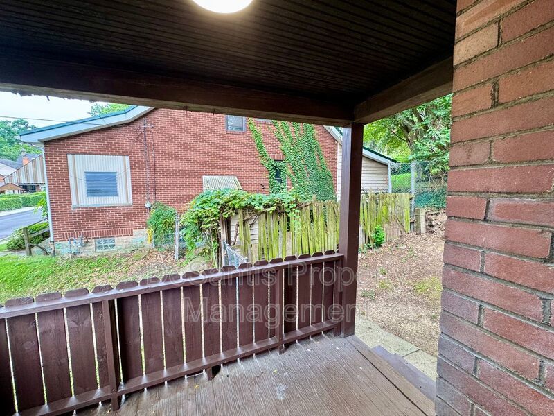 Adorable 2 Bed 1 Bath Home in Brookline W/dedicated office/library space! property image
