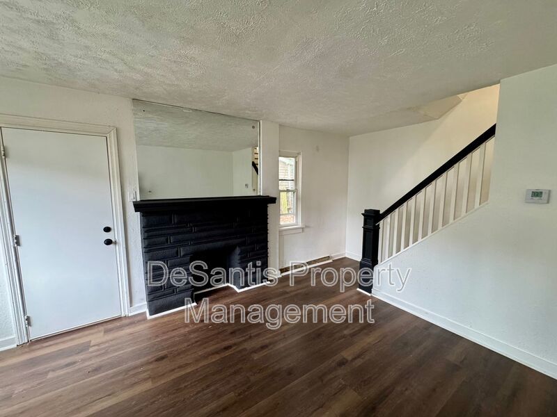 Adorable 2 Bed 1 Bath Home in Brookline W/dedicated office/library space! property image