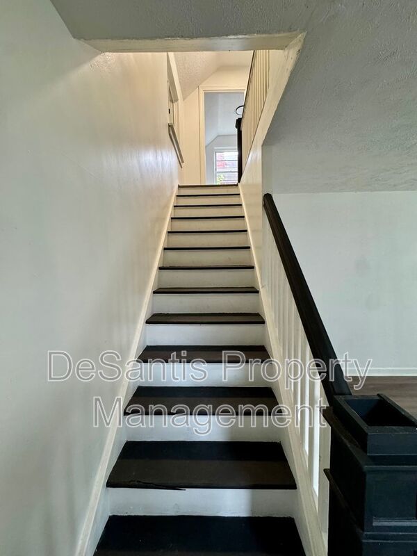 Adorable 2 Bed 1 Bath Home in Brookline W/dedicated office/library space! property image