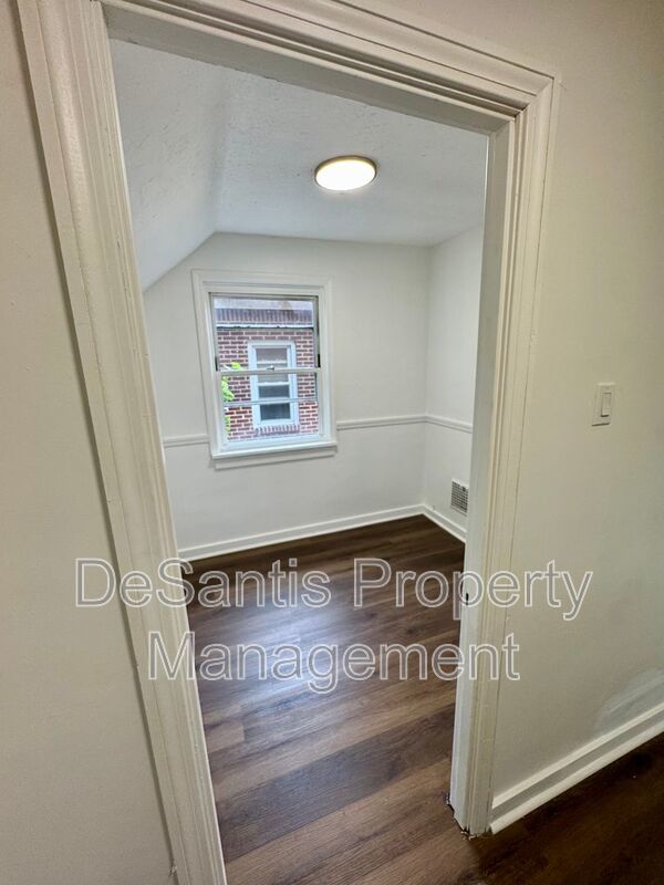 Adorable 2 Bed 1 Bath Home in Brookline W/dedicated office/library space! property image