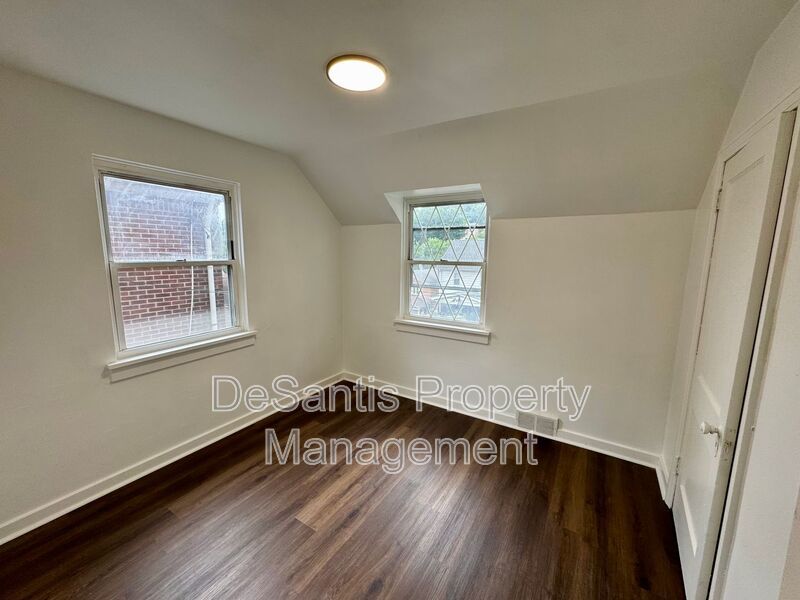 Adorable 2 Bed 1 Bath Home in Brookline W/dedicated office/library space! property image