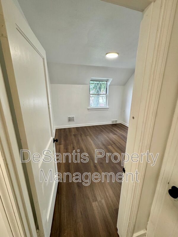 Adorable 2 Bed 1 Bath Home in Brookline W/dedicated office/library space! property image