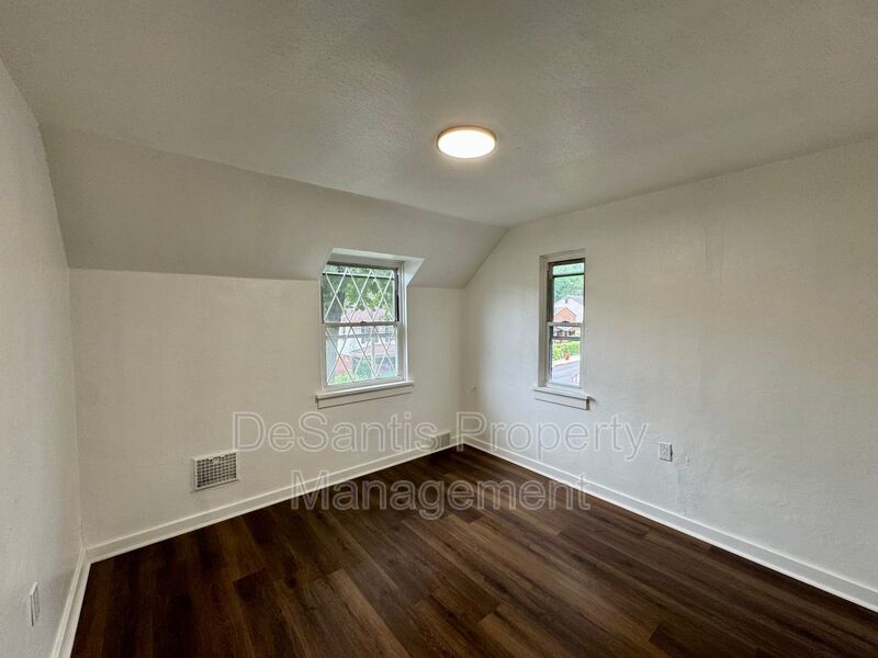 Adorable 2 Bed 1 Bath Home in Brookline W/dedicated office/library space! property image