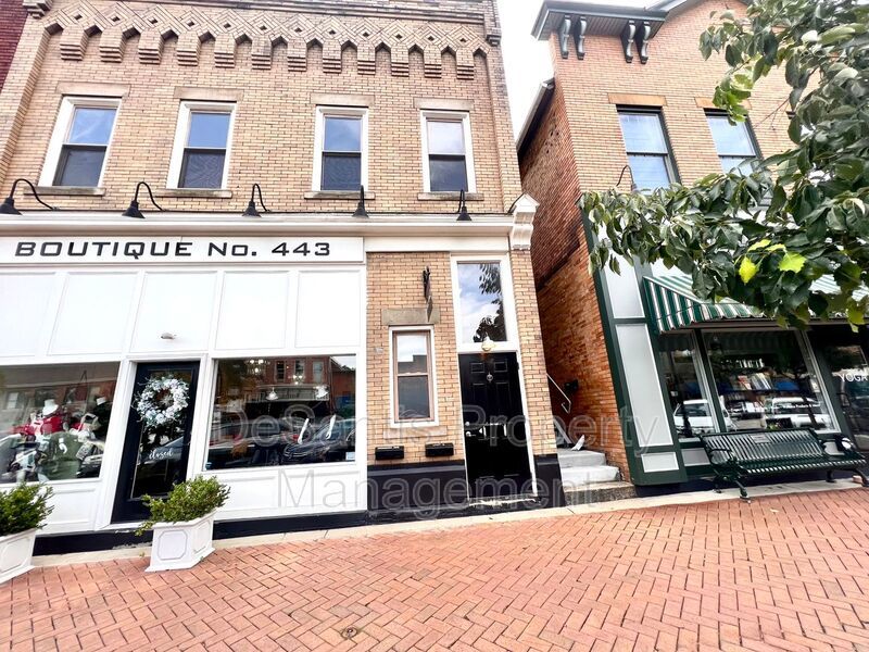 Beaver - Luxury 2 Bedroom, 1 Bathroom, located in downtown shopping district. property image