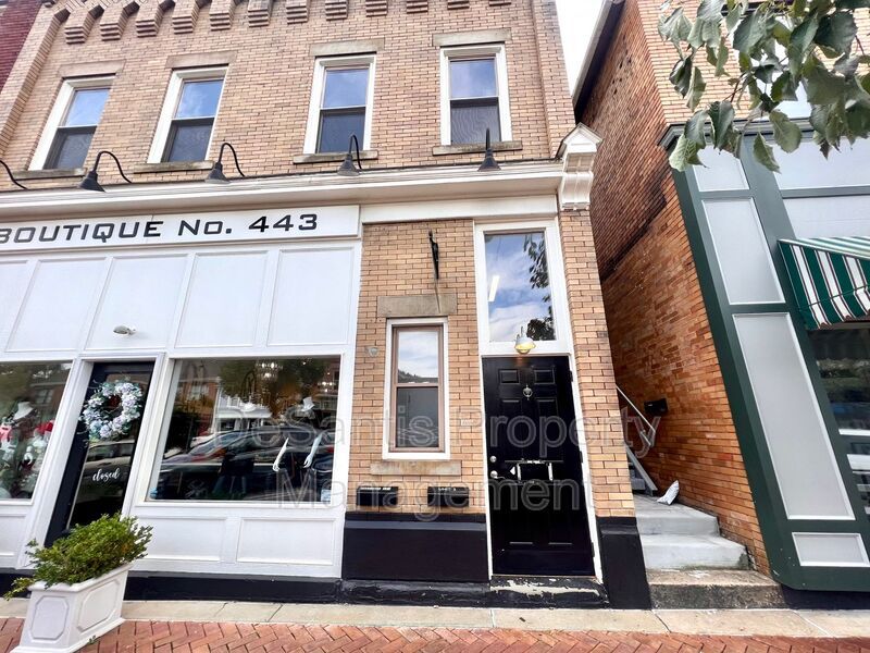 Beaver - Luxury 2 Bedroom, 1 Bathroom, located in downtown shopping district. property image