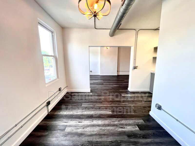 Beaver - Luxury 2 Bedroom, 1 Bathroom, located in downtown shopping district. property image