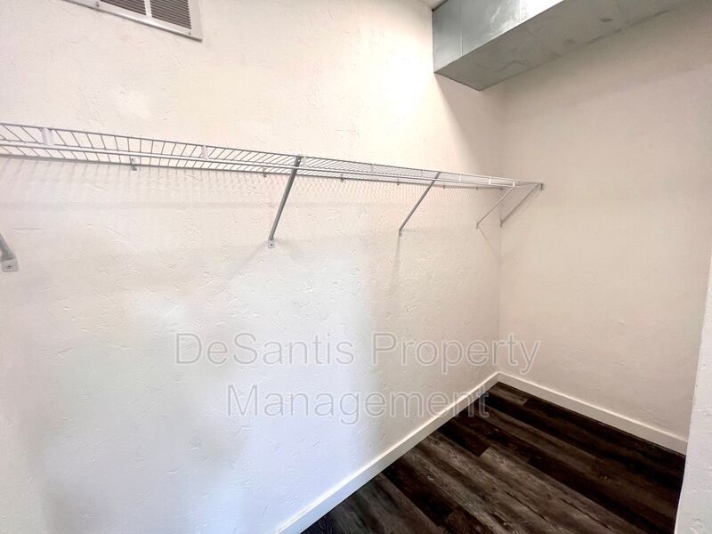 Beaver - Luxury 2 Bedroom, 1 Bathroom, located in downtown shopping district. property image