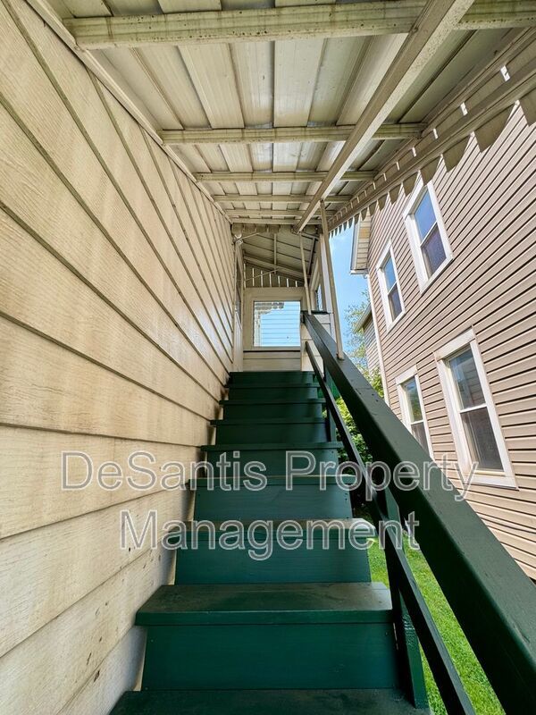 Spacious and Well Maintained 5 bed Apt in New Kensington! property image