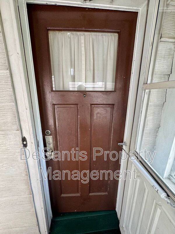 Spacious and Well Maintained 5 bed Apt in New Kensington! property image