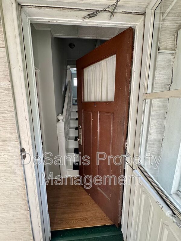 Spacious and Well Maintained 5 bed Apt in New Kensington! property image