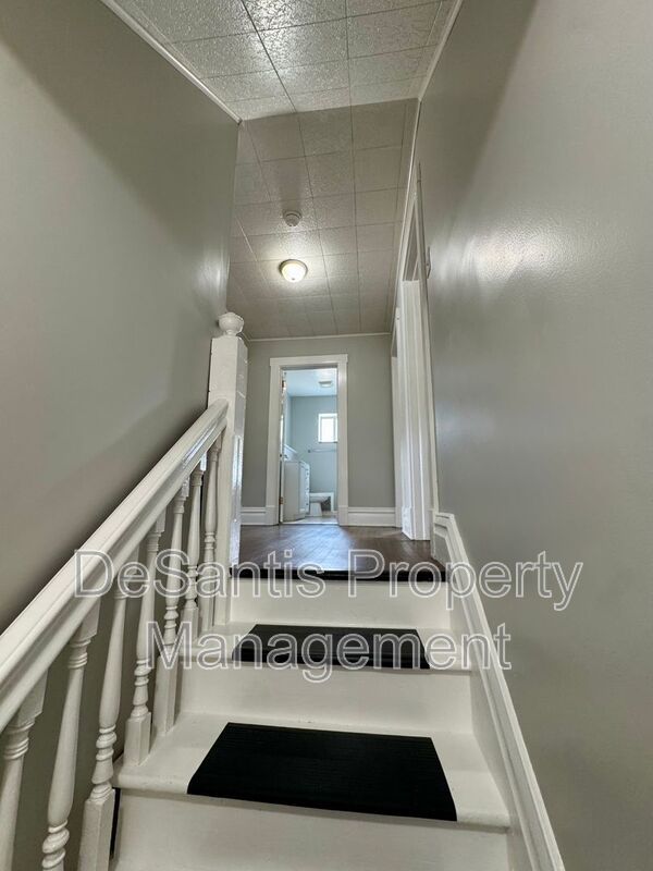 Spacious and Well Maintained 5 bed Apt in New Kensington! property image