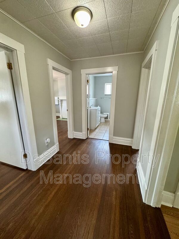 Spacious and Well Maintained 5 bed Apt in New Kensington! property image