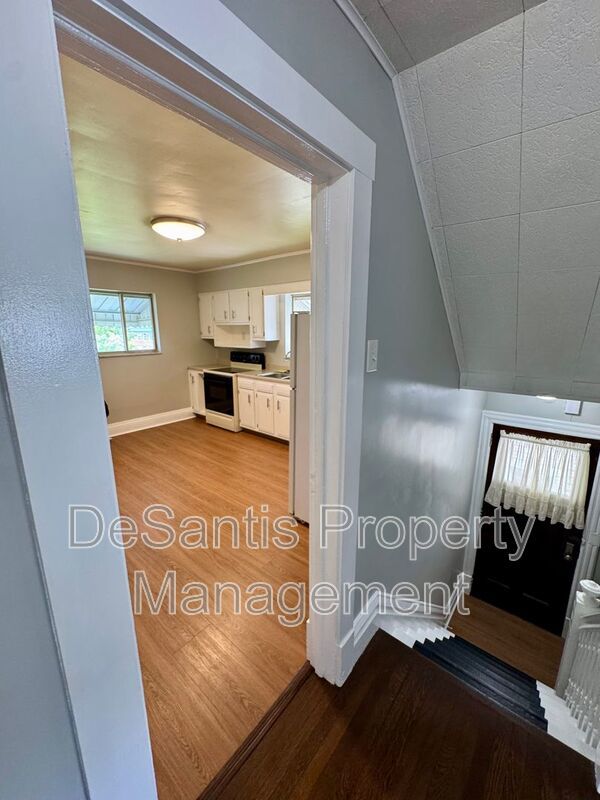 Spacious and Well Maintained 5 bed Apt in New Kensington! property image