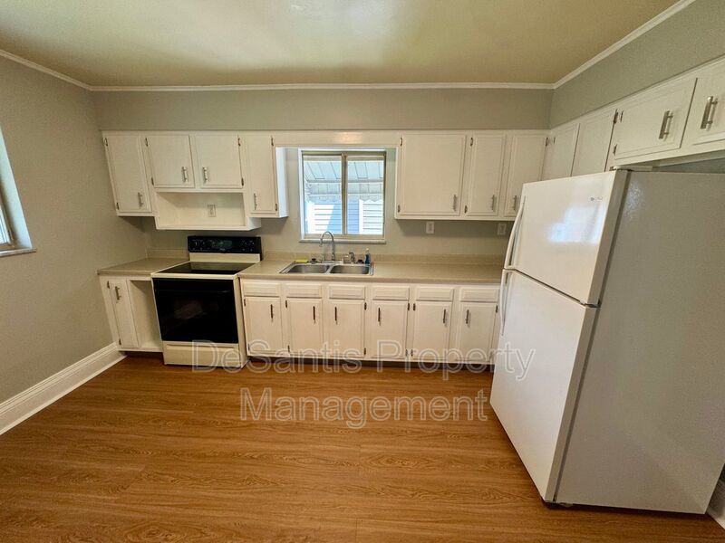 Spacious and Well Maintained 5 bed Apt in New Kensington! property image