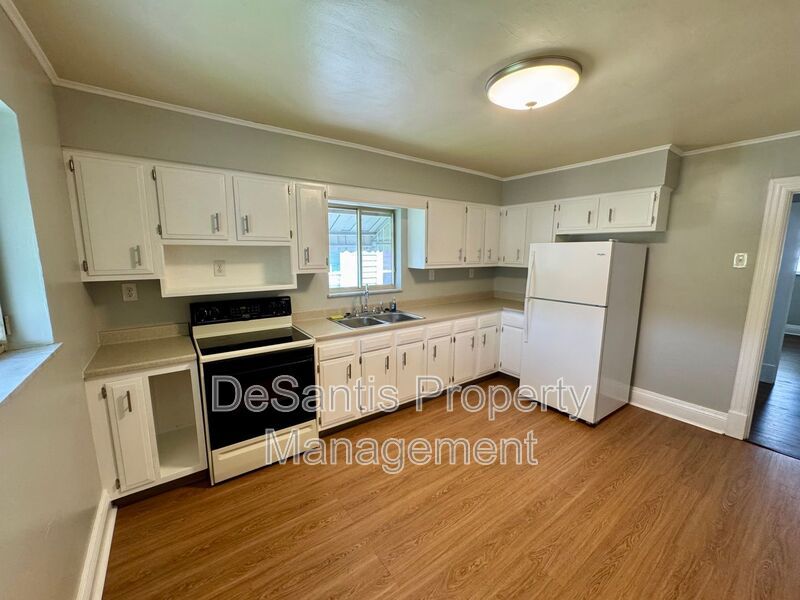 Spacious and Well Maintained 5 bed Apt in New Kensington! property image