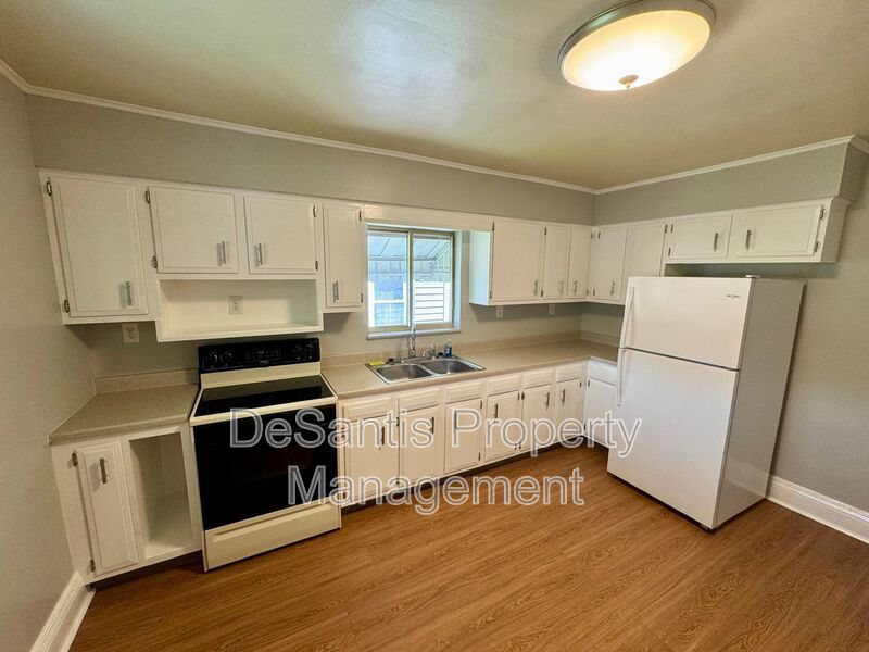 Spacious and Well Maintained 5 bed Apt in New Kensington! property image