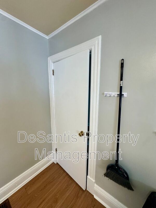 Spacious and Well Maintained 5 bed Apt in New Kensington! property image