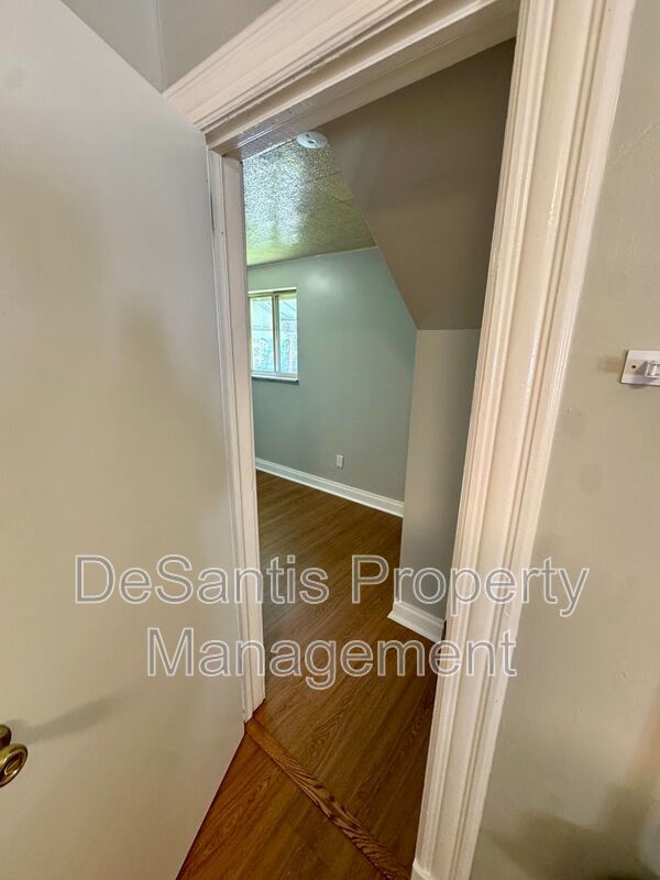 Spacious and Well Maintained 5 bed Apt in New Kensington! property image