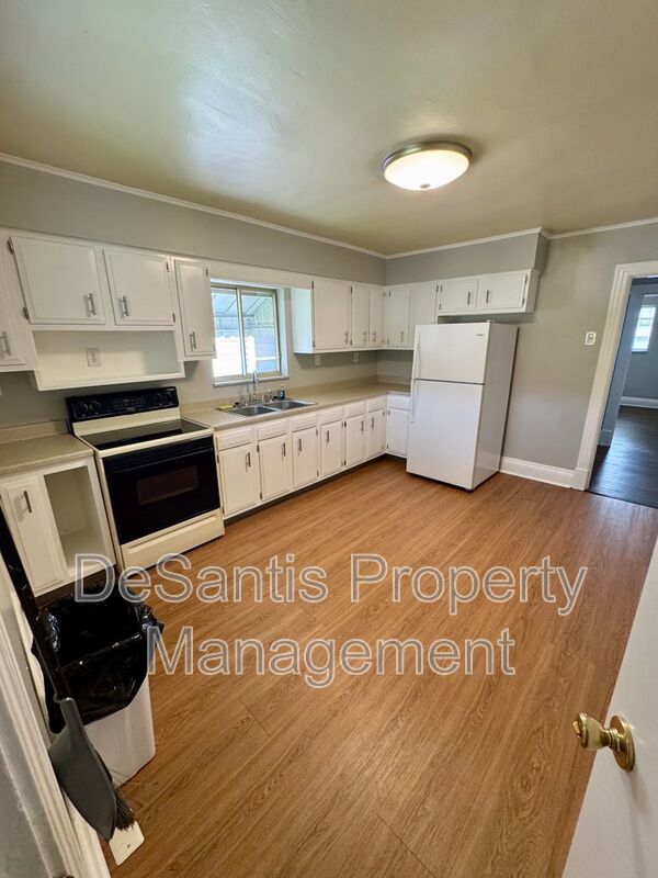 Spacious and Well Maintained 5 bed Apt in New Kensington! property image