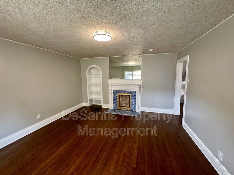 Spacious and Well Maintained 5 bed Apt in New Kensington! property image