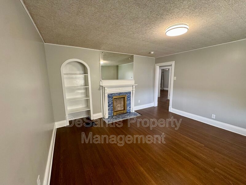 Spacious and Well Maintained 5 bed Apt in New Kensington! property image
