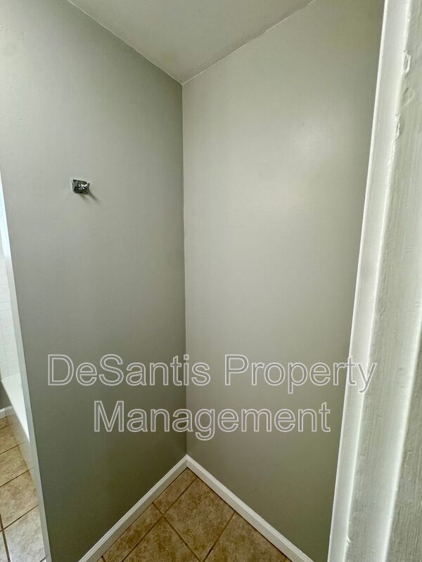 Spacious and Well Maintained 5 bed Apt in New Kensington! property image