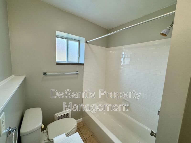 Spacious and Well Maintained 5 bed Apt in New Kensington! property image
