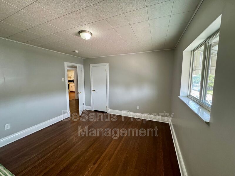 Spacious and Well Maintained 5 bed Apt in New Kensington! property image