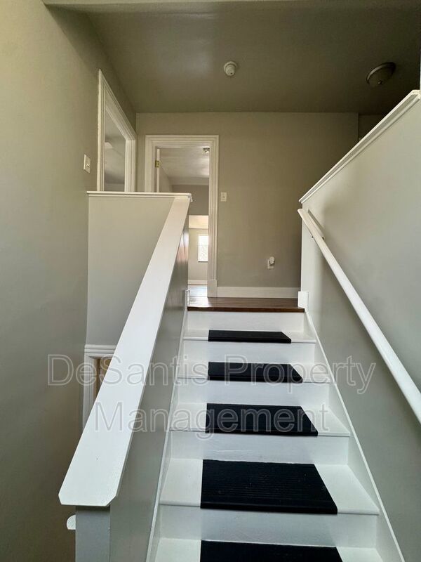 Spacious and Well Maintained 5 bed Apt in New Kensington! property image
