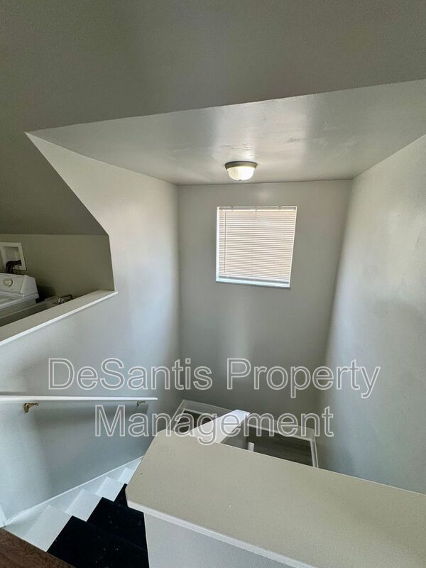 Spacious and Well Maintained 5 bed Apt in New Kensington! property image