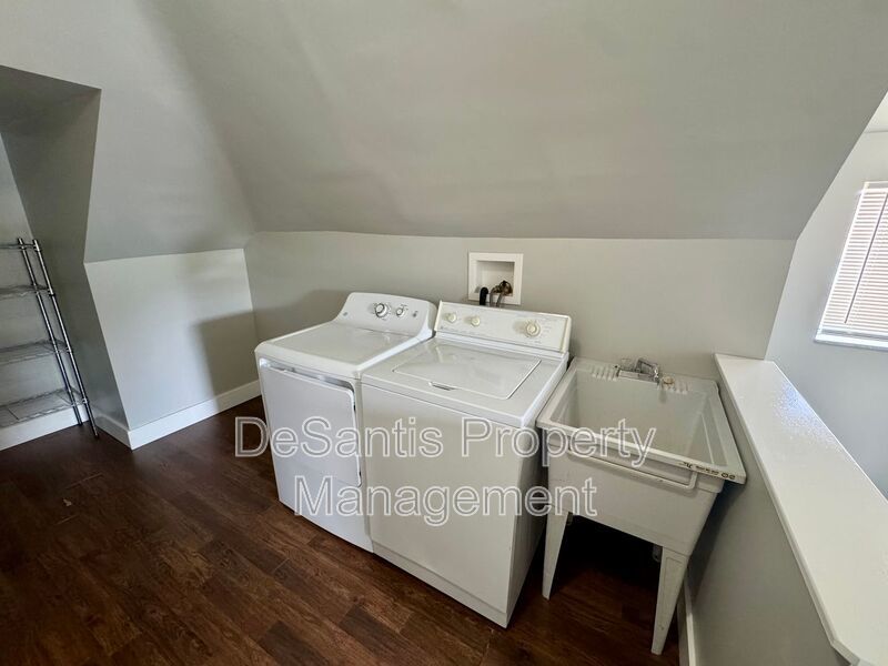Spacious and Well Maintained 5 bed Apt in New Kensington! property image