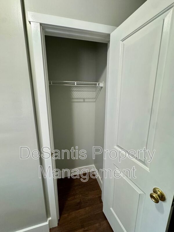 Spacious and Well Maintained 5 bed Apt in New Kensington! property image