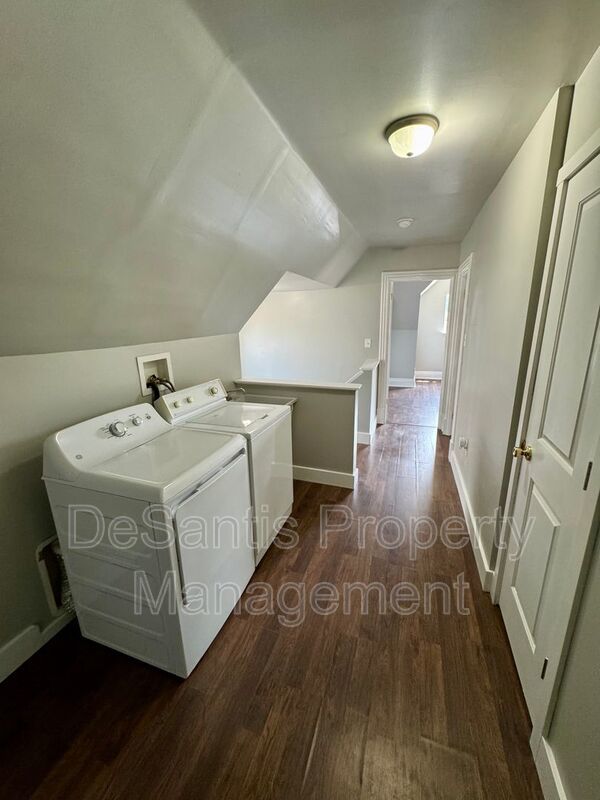Spacious and Well Maintained 5 bed Apt in New Kensington! property image