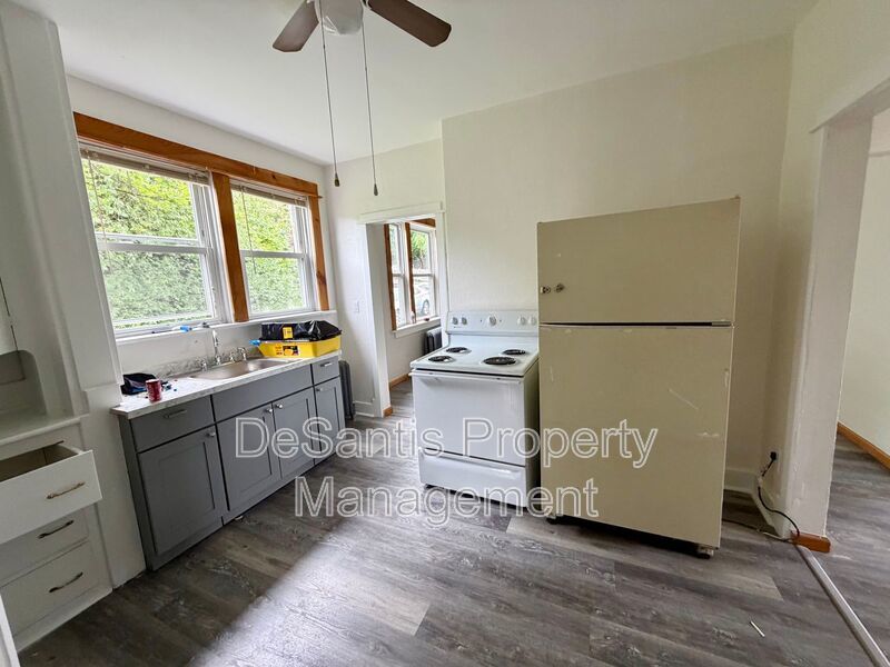 Pittsburgh - 1 bed 1 bath - Updated Apartment for Rent property image