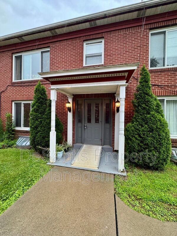 Charming 2 Bed 1 Bath Apt in Crafton! property image