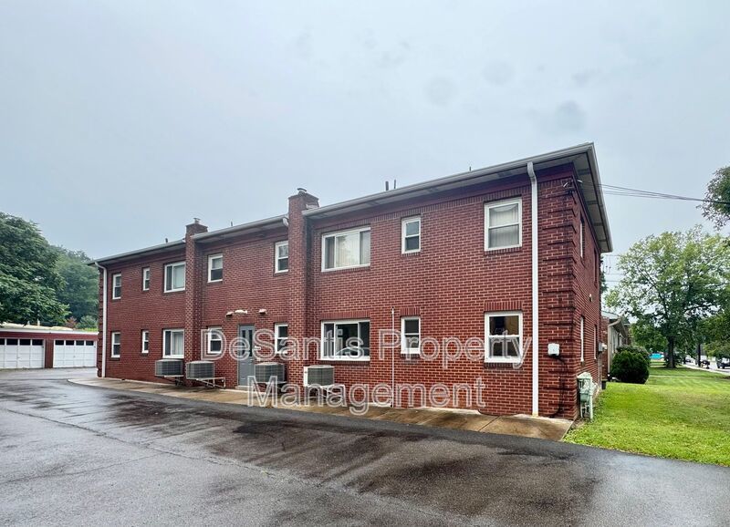 Charming 2 Bed 1 Bath Apt in Crafton! property image
