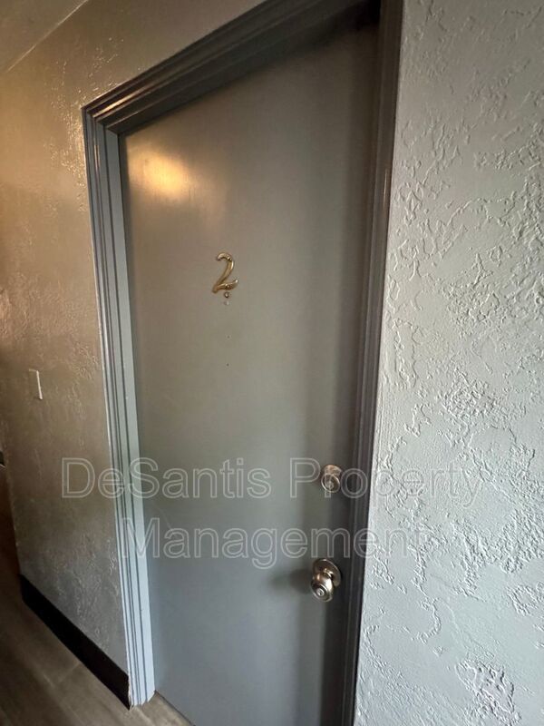 Charming 2 Bed 1 Bath Apt in Crafton! property image