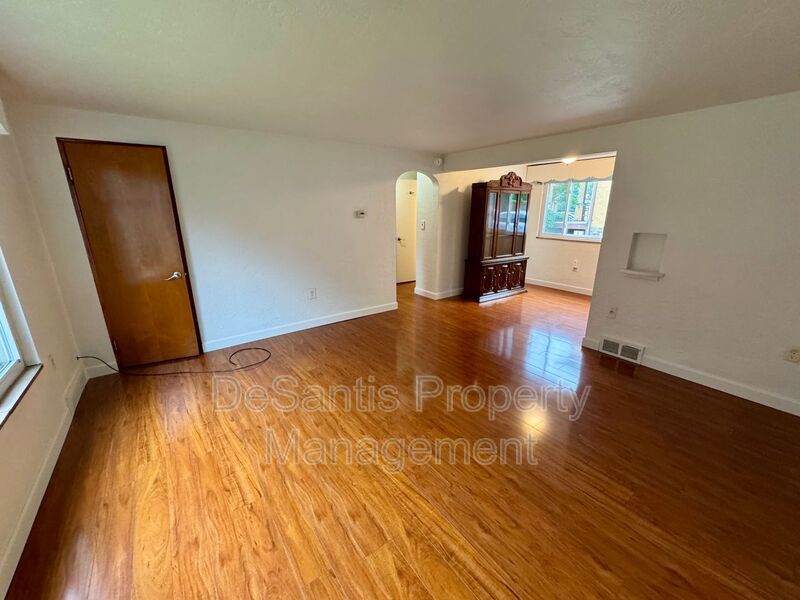 Charming 2 Bed 1 Bath Apt in Crafton! property image
