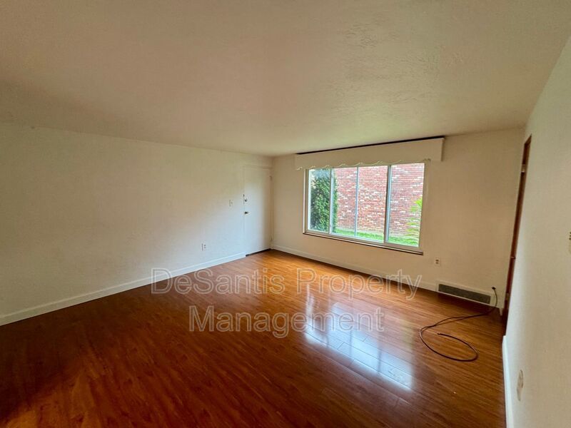 Charming 2 Bed 1 Bath Apt in Crafton! property image