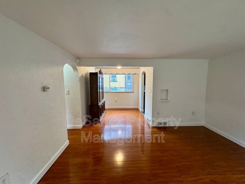 Charming 2 Bed 1 Bath Apt in Crafton! property image